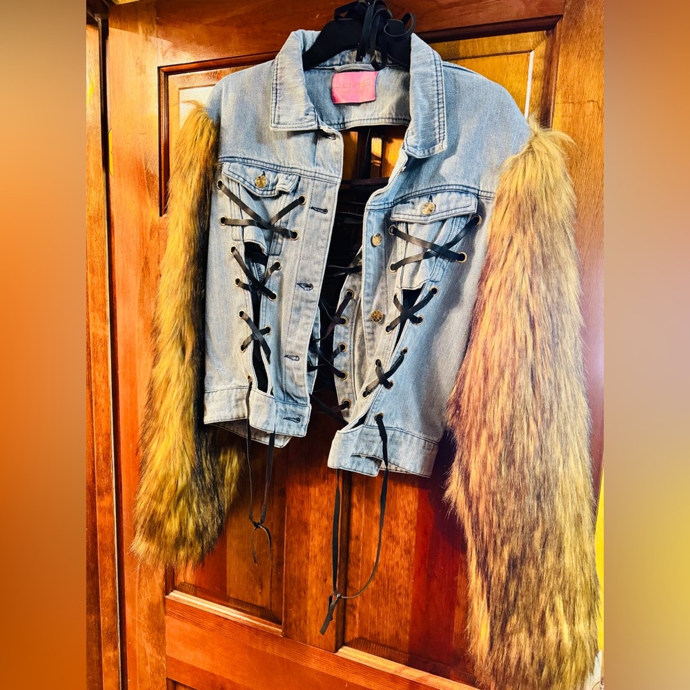 Azalea Wang - Plush Soft Fox Fur and Denim Jacket
